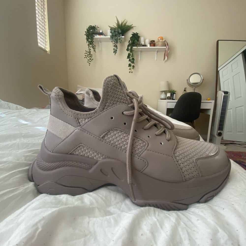 steve madden tennis shoes
